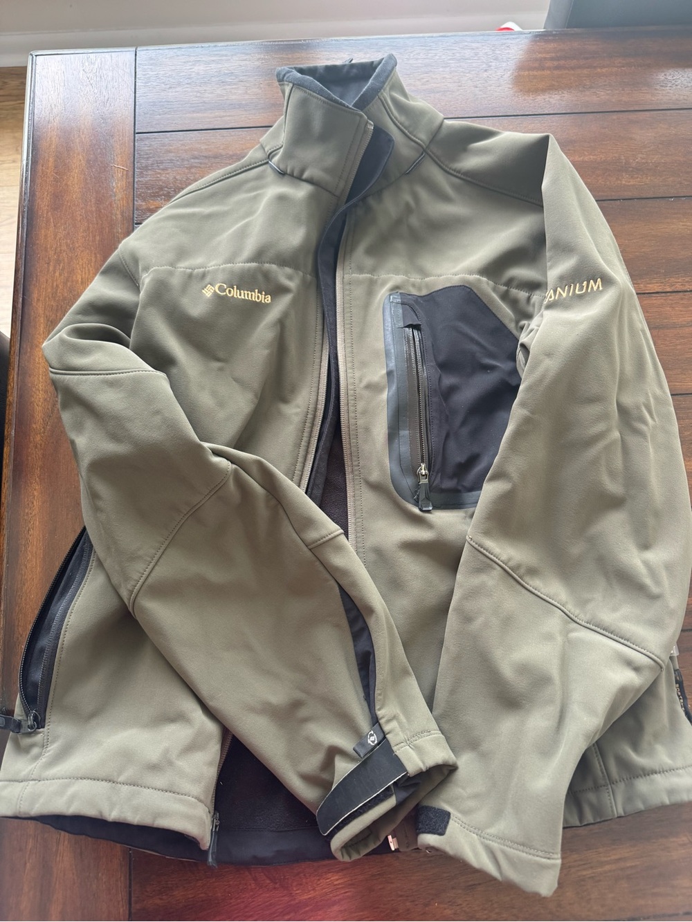 Columbia Men's Green Softshell Jacket medium